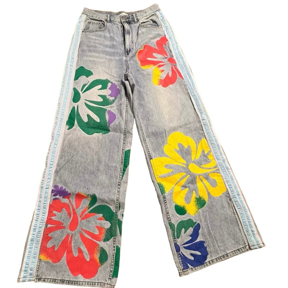 Light Wash Wide-Leg Jeans with Multicolor Floral Print 🌸🍃🌼 - Picture 3 of 11